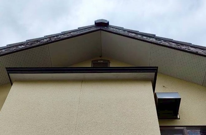 破風板のカバー工法をご提案した箇所　劣化しているが交換するほどではない